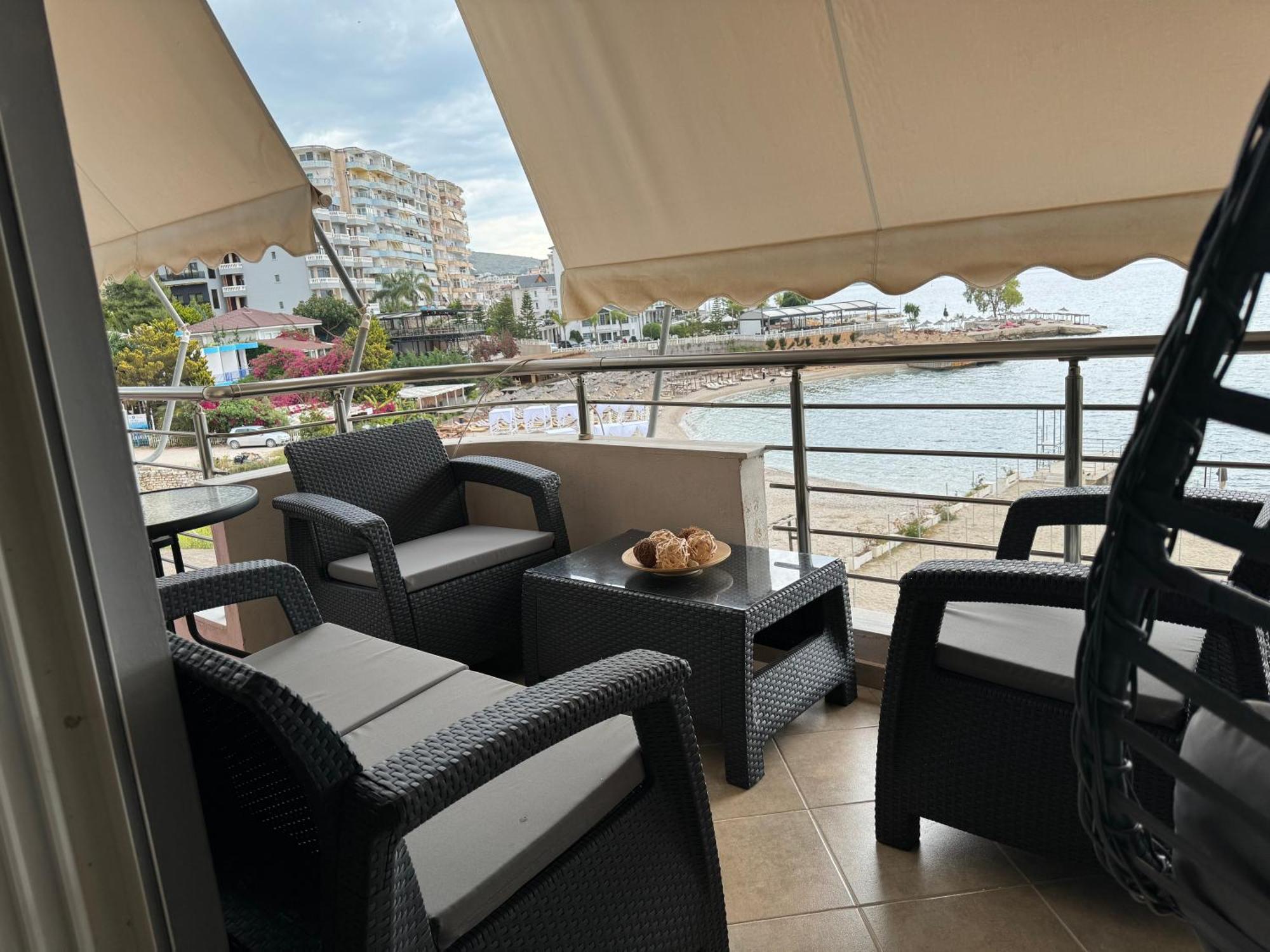 Leon Sea View Apartament